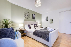 Central two bedroom apartment-Gillingham